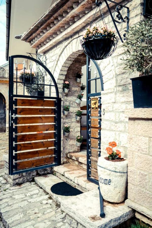 Hotel Domino Gjirokastër 外观 照片