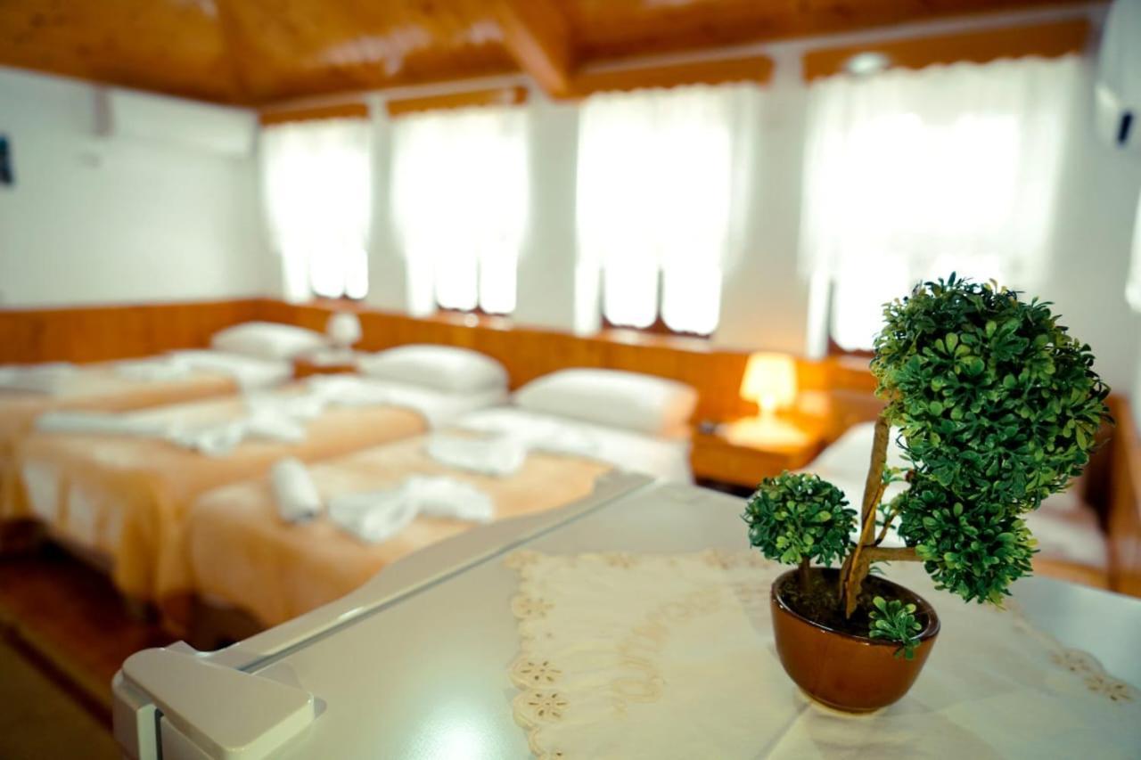Hotel Domino Gjirokastër 外观 照片